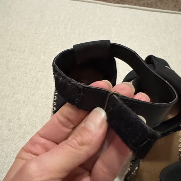 TOMS Wedge Espadrille Sandals-8-Black-Velcro Ankle Strap-Peep Toe-Cloth Uppers - Picture 15 of 16
